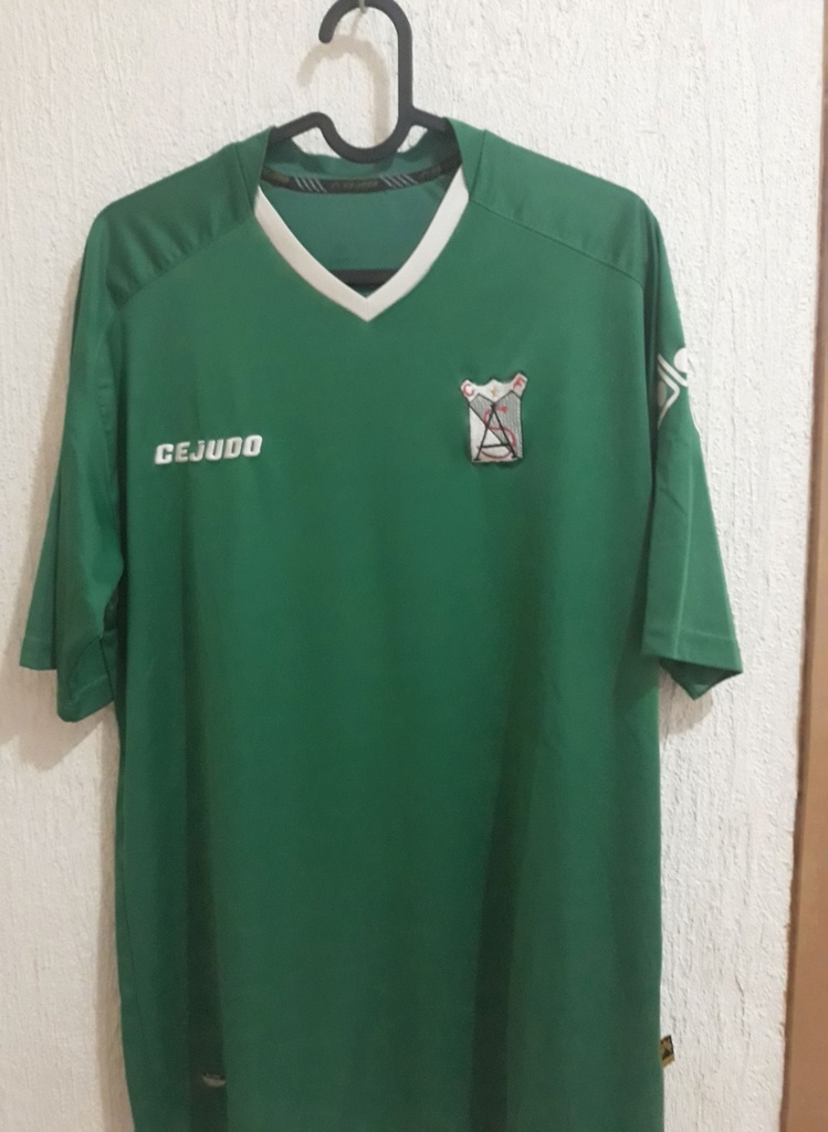 Camiseta sin nombre