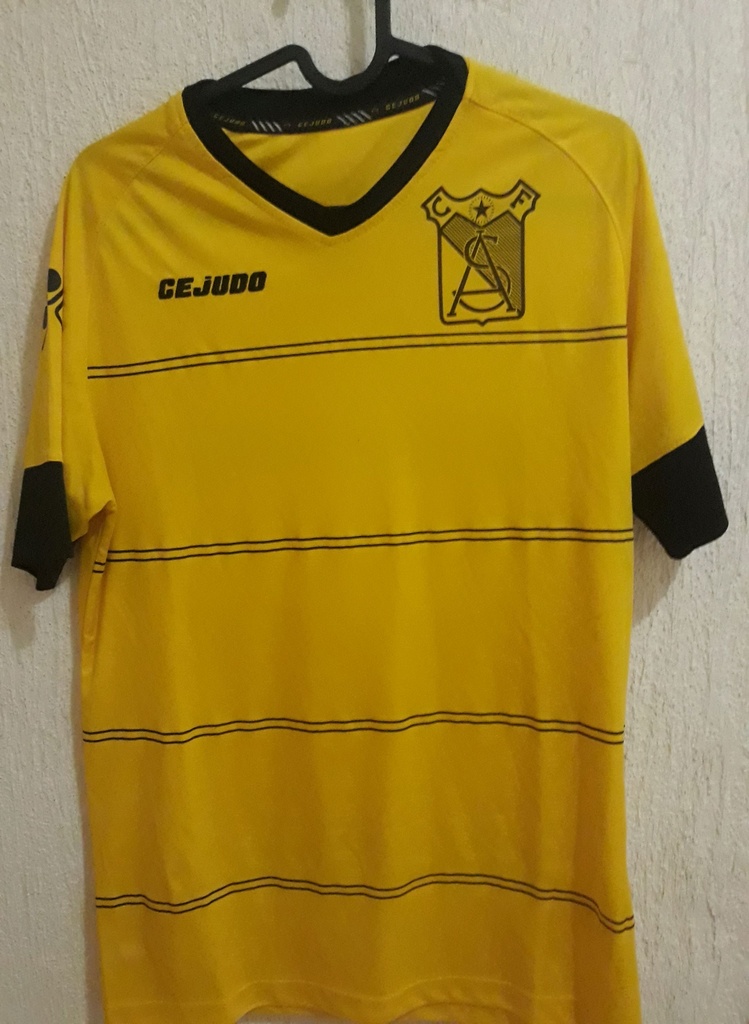 Camiseta sin nombre