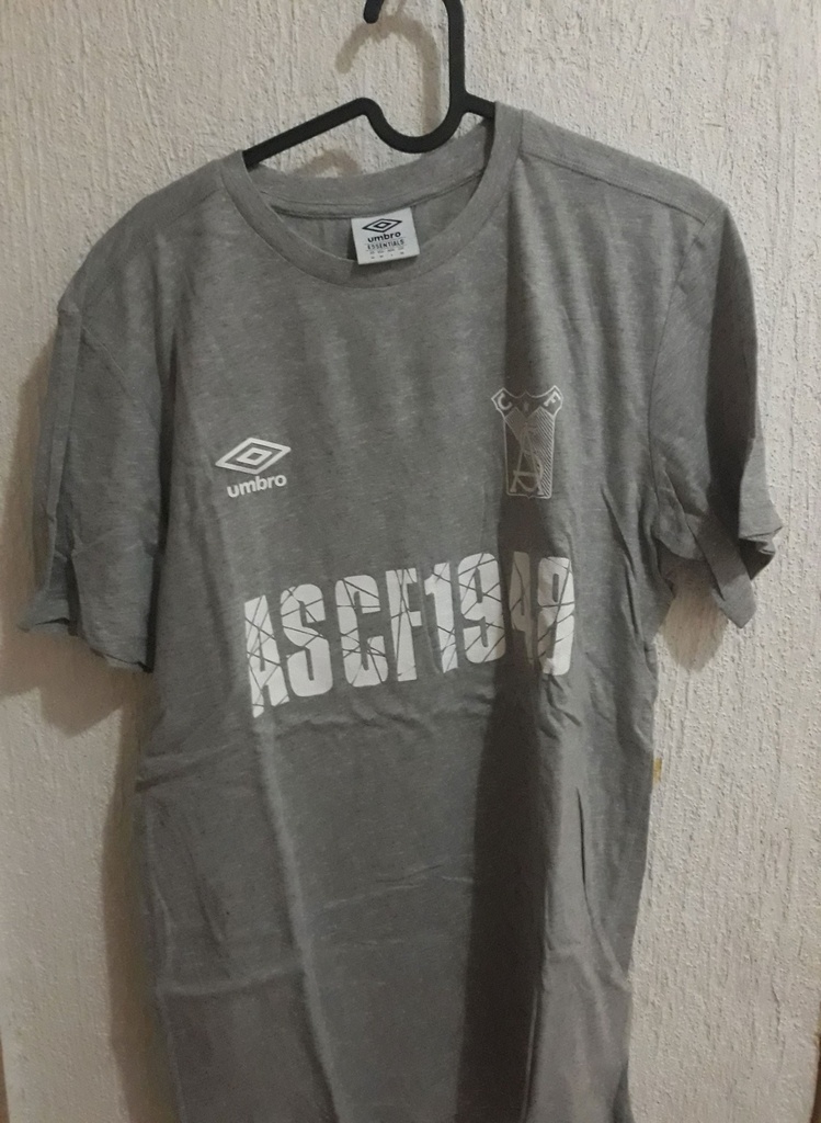 Camiseta sin nombre