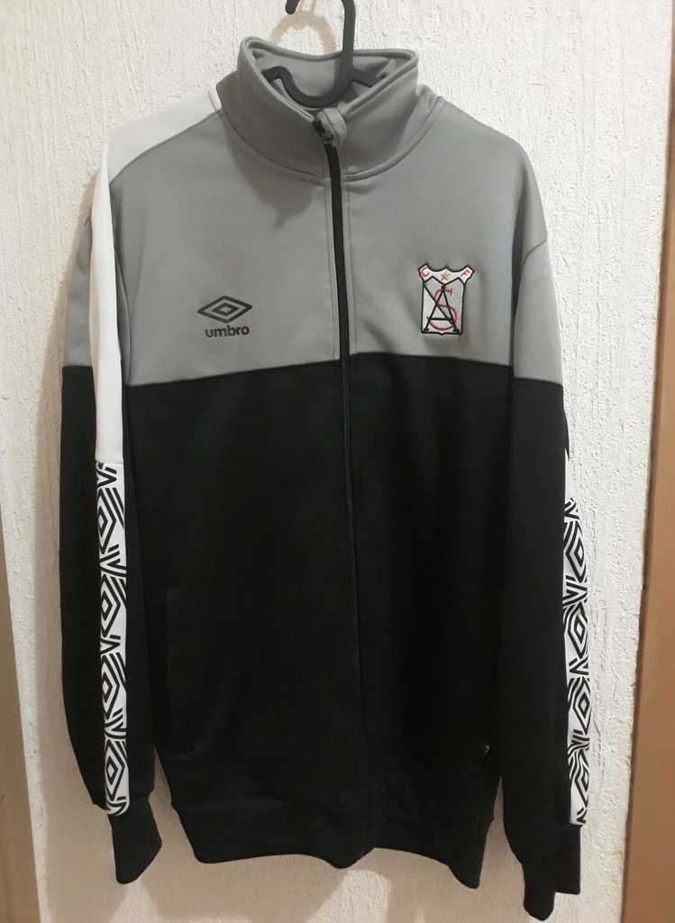Camiseta sin nombre