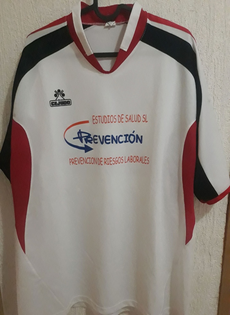 Camiseta sin nombre