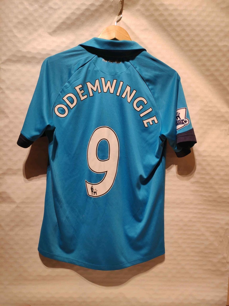 Camiseta sin nombre