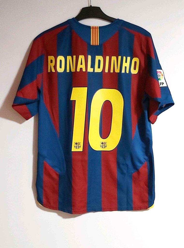 10 - FC Barcelona - Ronaldinho (Nike)