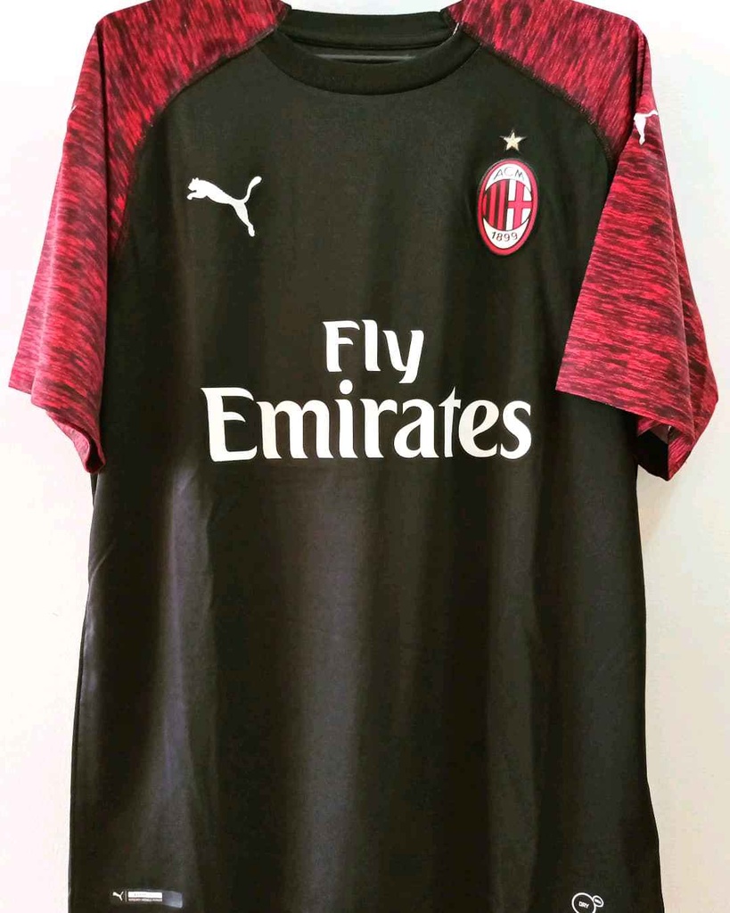 19 - AC Milan - Piątek (Puma)