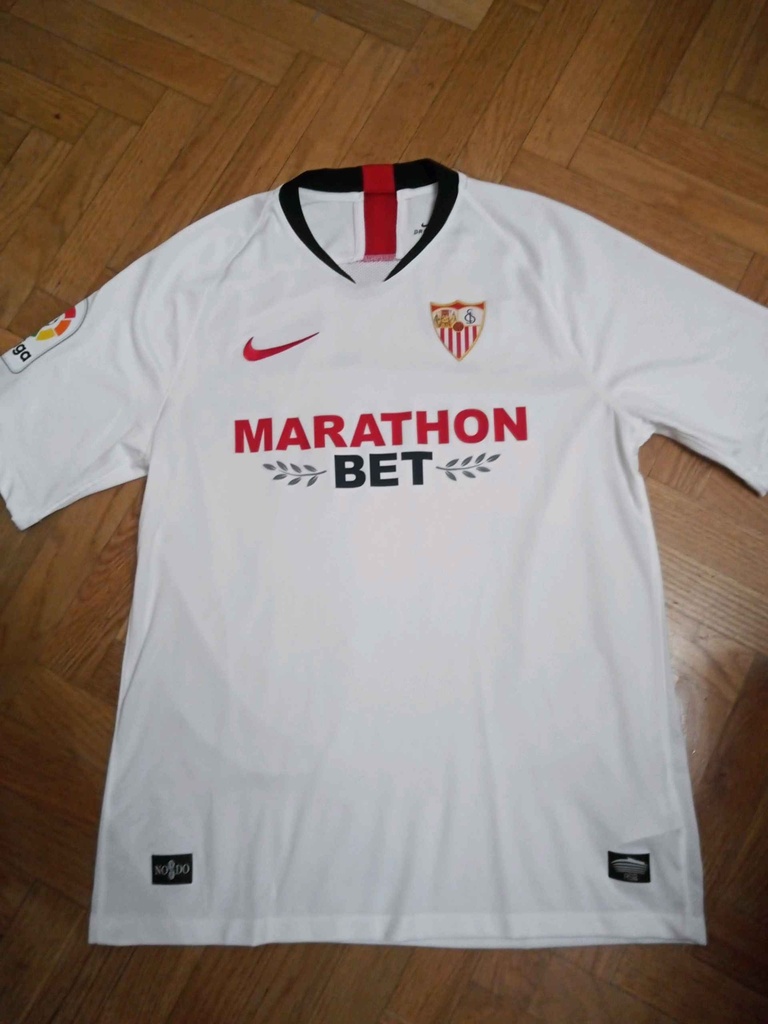 10 - Sevilla FC - Ever Banega (Nike)