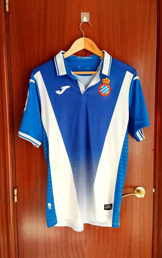 Camiseta sin nombre