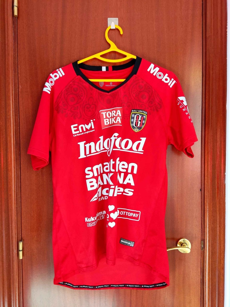 Camiseta sin nombre