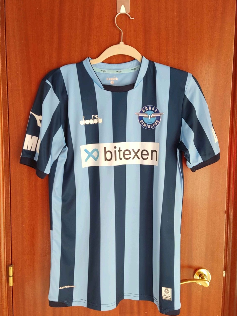Camiseta sin nombre