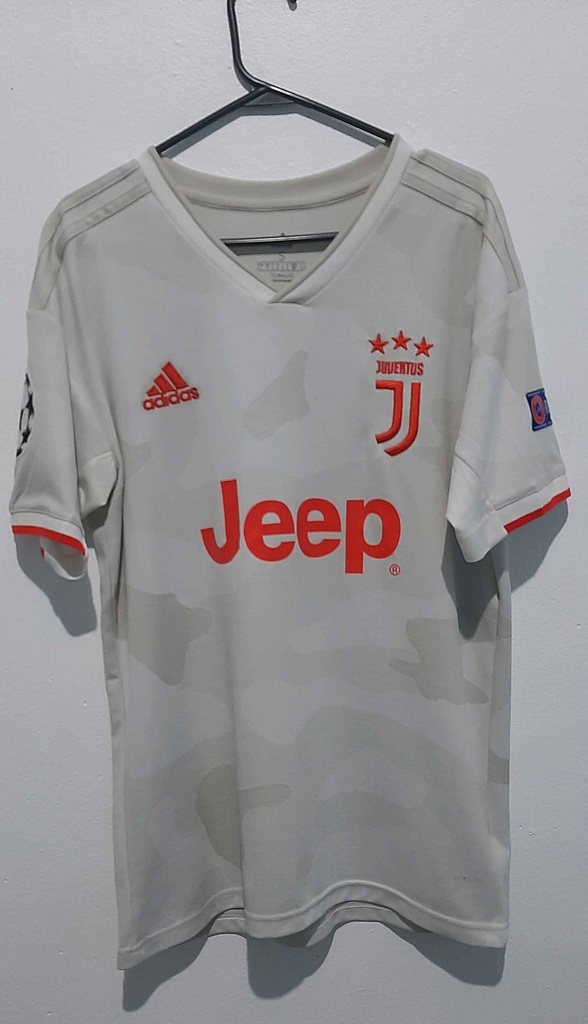 Camiseta sin nombre