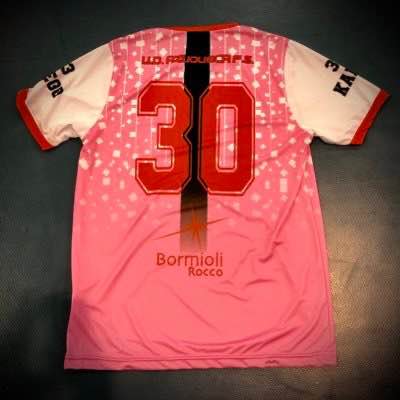Camiseta sin nombre