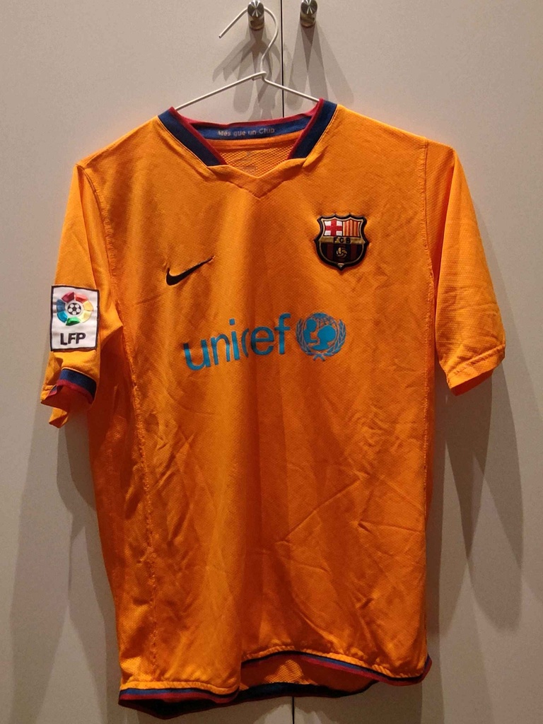 24 - FC Barcelona - Iniesta
