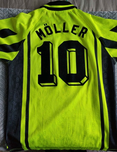 10 - Borussia Dortmund - Möller (Nike)