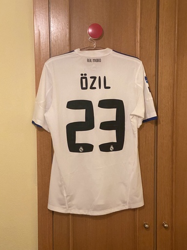 23 - Real Madrid - Özil