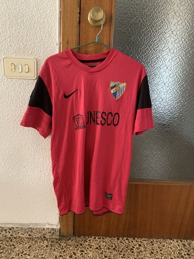 Camiseta sin nombre