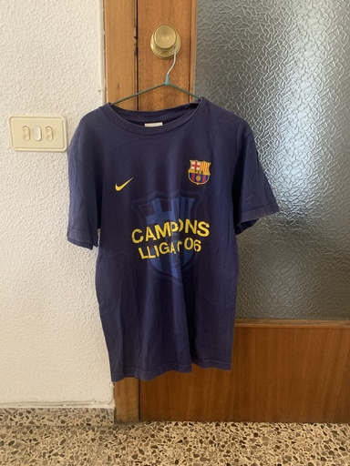 Camiseta sin nombre