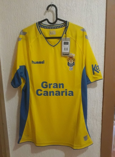 Camiseta sin nombre