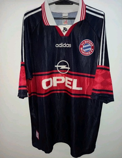 11 - Bayern Munich - Lizarazu