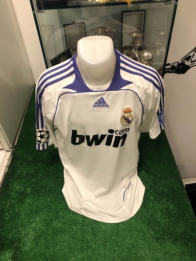 23 - Real Madrid - Sneijder