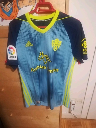 Camiseta sin nombre
