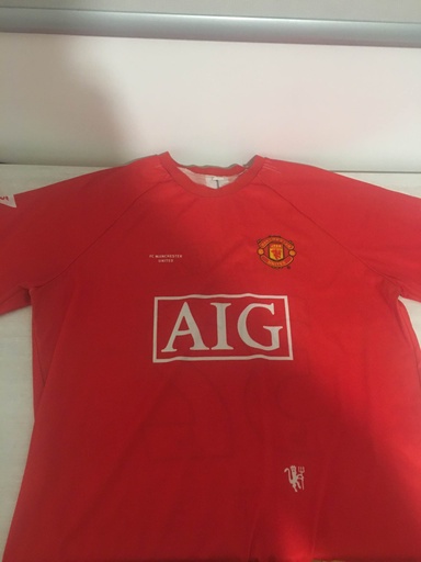 32 - Manchester United - Tevez