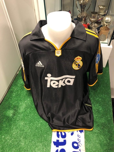 23 - Real Madrid - Julio César