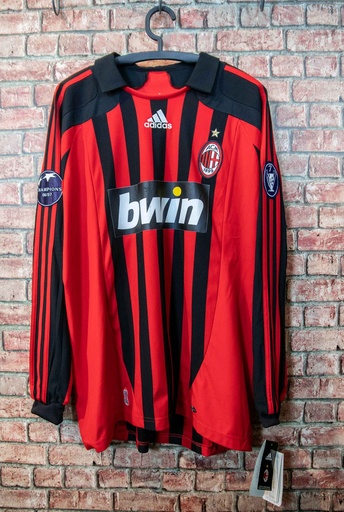 22 - AC Milan - Kaká (Adidas)